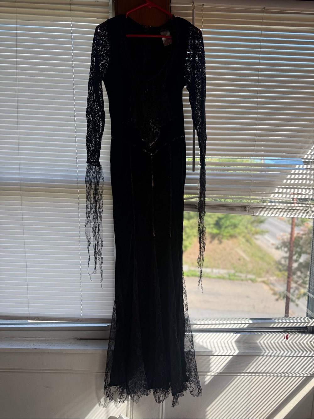 Black Lace Long Sleeve Evening Dress